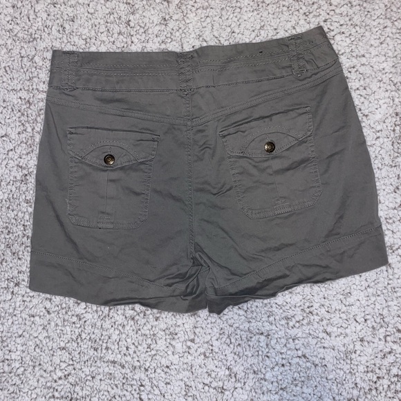 ONE5ONE NEVER WORN GREEN SHORT SIZE 14 PETITE - Picture 4 of 12